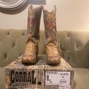 Women’s size 10 corral boots excellent condition
